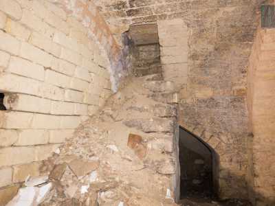 E proprio su via Ponte sbucava una rampa piazzata vicino a quella parete, anch'essa murata